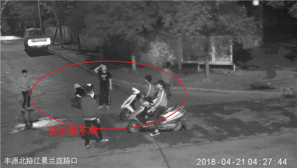 凌晨偷盗电动车 天网监控抓现行